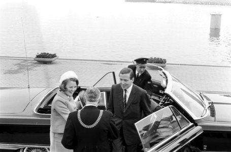 Prinsessen, prinsen, burgemeesters, auto's, Beatrix, prinses, Claus, prins, Höpp, Bestanddeelnr 920-4147