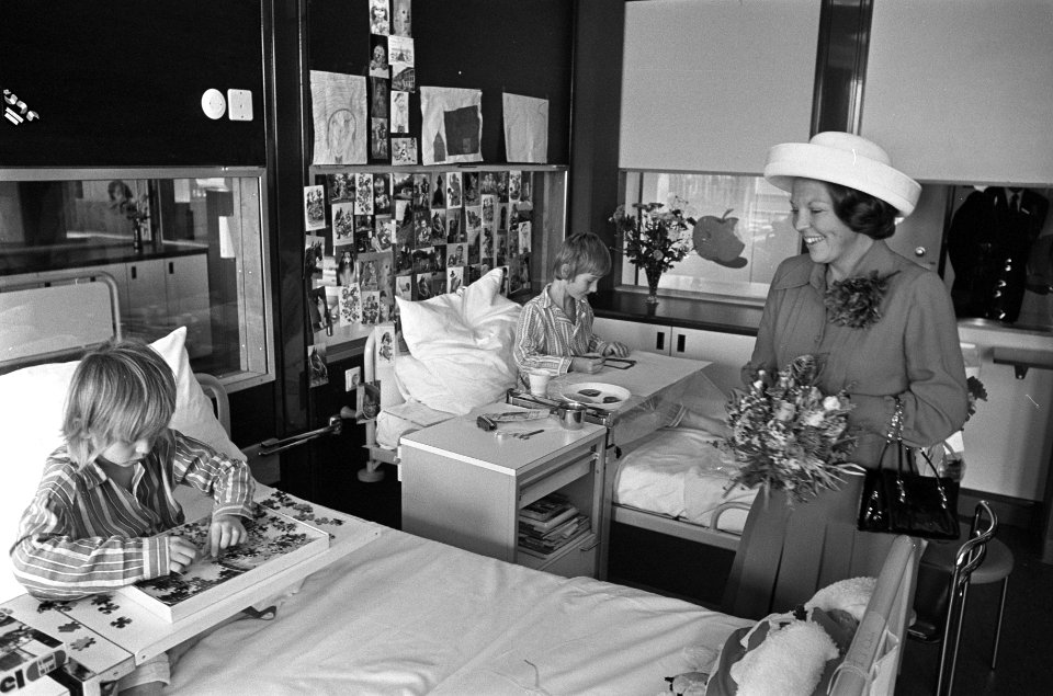 Prinses Beatrix opent Willem Alexander ziekenhuis in Den Bosch Prinses Beatrix, Bestanddeelnr 927-4770
