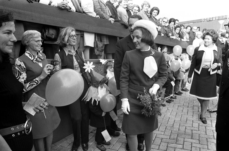 Prinses Margriet opent gezondheidscentrum in Wassenaar, prinses Margriet bij aan, Bestanddeelnr 925-9487
