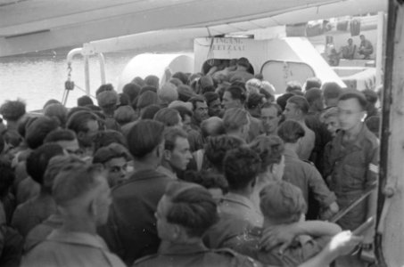 Priok. Op 14 mei 1948 vertrok de Waterman naar het vaderland met aan boord de , Bestanddeelnr 1671-1-5