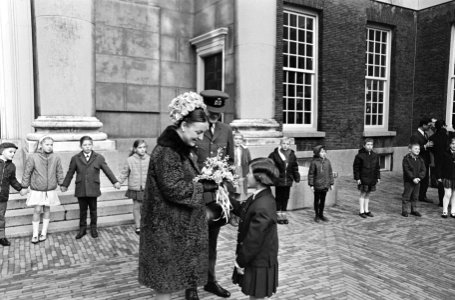 Prinses Margriet en Pieter van Vollenhoven in Schiedam voor en in Gemeente Museu, Bestanddeelnr 919-8996