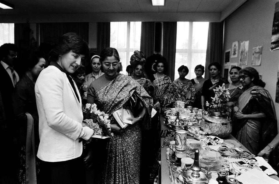 Prinses Margriet opent Bazaar 1980 van International Womens Contact in Den Haag , Bestanddeelnr 930-8398