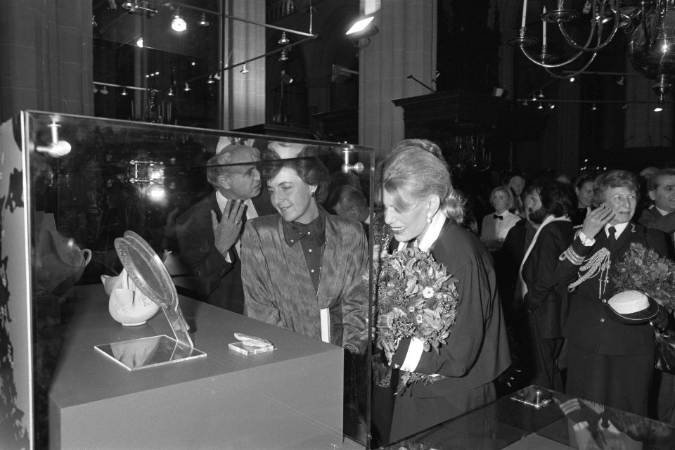 Prinses Margriet opent Griekenland en de zee met minister Melina Mercouri, Bestanddeelnr 934-1156