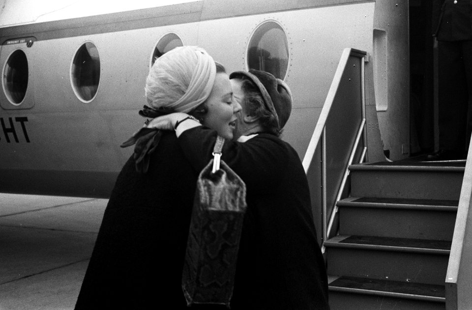 Prinses Beatrix vertrokken voor een reis van 2 maanden naar Aziatische landen, d, Bestanddeelnr 914-4252