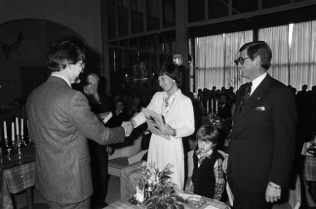 Prinses Margriet en Pieter van Vollenhoven bij presentatie boek Eskimos , Bestanddeelnr 930-7428