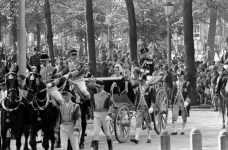 Prinses Margriet en prinses Christina in een koets op weg naar de Ridderzaal, Bestanddeelnr 919-5764