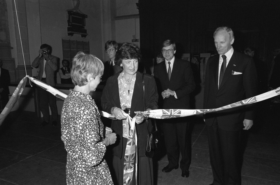 Prinses Margriet opent in Nieuwe Kerk te Amsterdam tentoonstelling over Willem I, Bestanddeelnr 934-2630