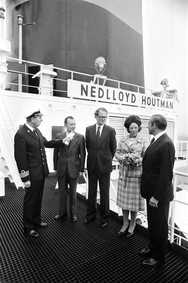Prinses Beatrix verricht doop containerschip Nedloyd Houtman in Rotterdam gezag, Bestanddeelnr 929-3622