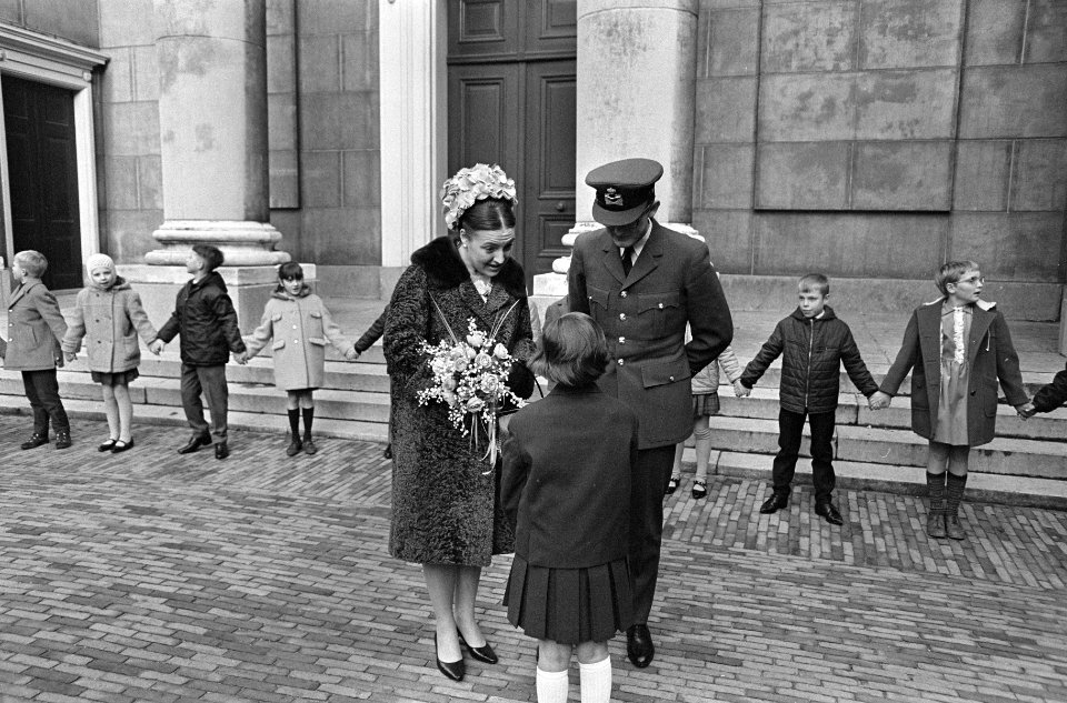 Prinses Margriet en Pieter van Vollenhoven in Schiedam voor en in Gemeente Museu, Bestanddeelnr 919-8998