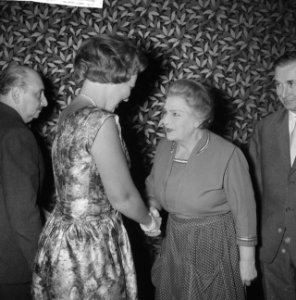 Prinses Beatrix woont voorstelling bij in Kleine Komedie. Vnr. , prinses Beatr…, Bestanddeelnr 913-1398