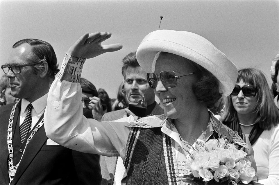 Prinses Beatrix opent in Gorinchem een Int Beeldhouwerssymposium, Bestanddeelnr 927-2353
