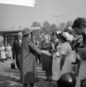 Prinses met verpleegsters, Bestanddeelnr 912-9440