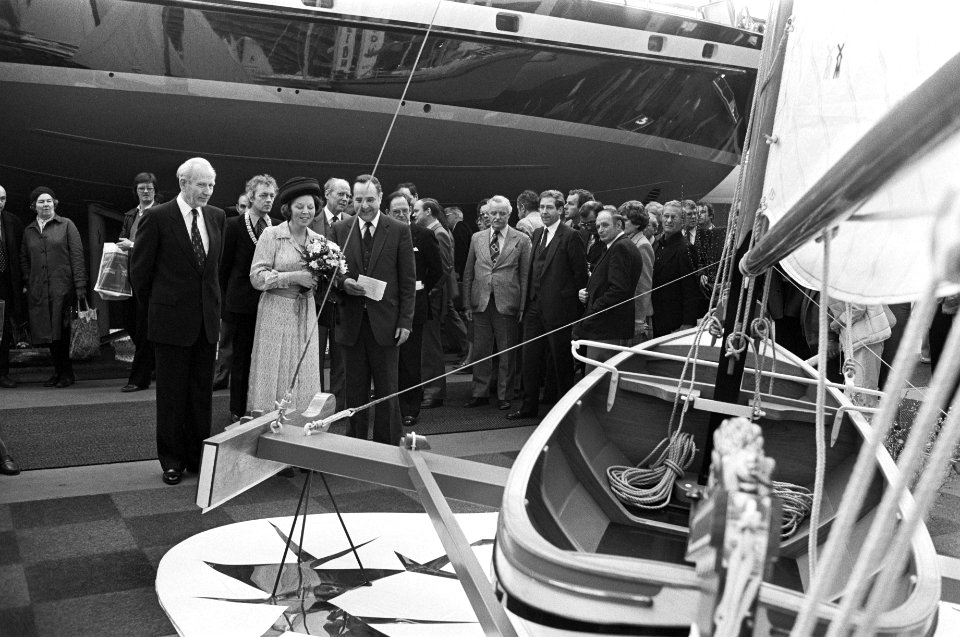 Prinses Beatrix opent Hiswa 80 in RAI, Amsterdam tijdens rondgang over Hiswa, Bestanddeelnr 930-7222