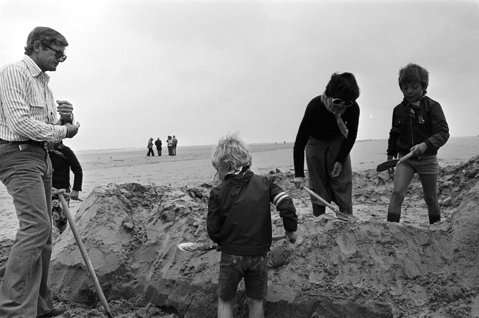 Prinses Margriet en Pieter van Vollenhove en kinderen op Schiermonnikoog, Bestanddeelnr 928-6105