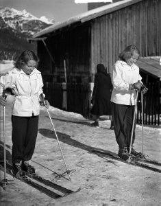 Prinsesjes in Tirol (Sankt Anton), Bestanddeelnr 903-2279
