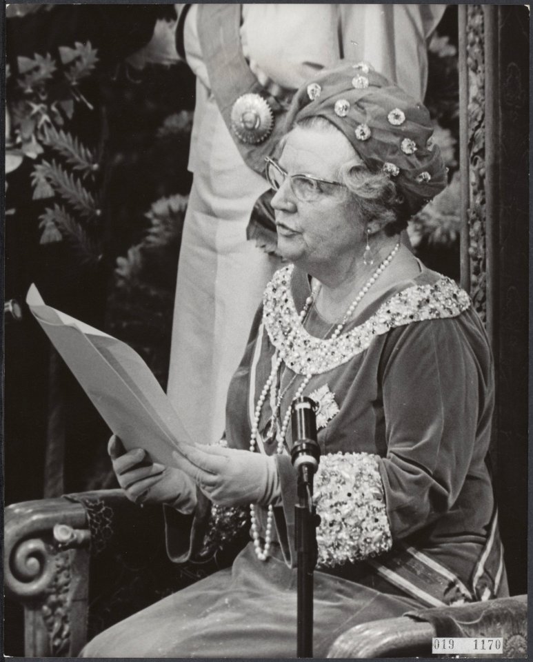 Prinsjesdag 1968 Koningin Juliana tijdens uitspreken Troonrede, Bestanddeelnr 019-1170