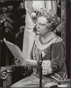 Prinsjesdag 1968 Koningin Juliana tijdens uitspreken Troonrede, Bestanddeelnr 019-1170