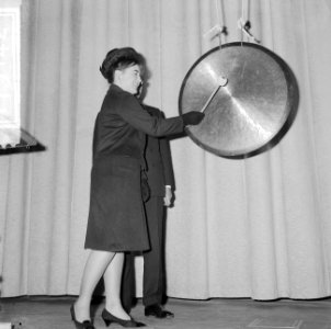 Prinses Margriet internationaal congrescentrum te Amsterdam geopend, het moment , Bestanddeelnr 917-3142
