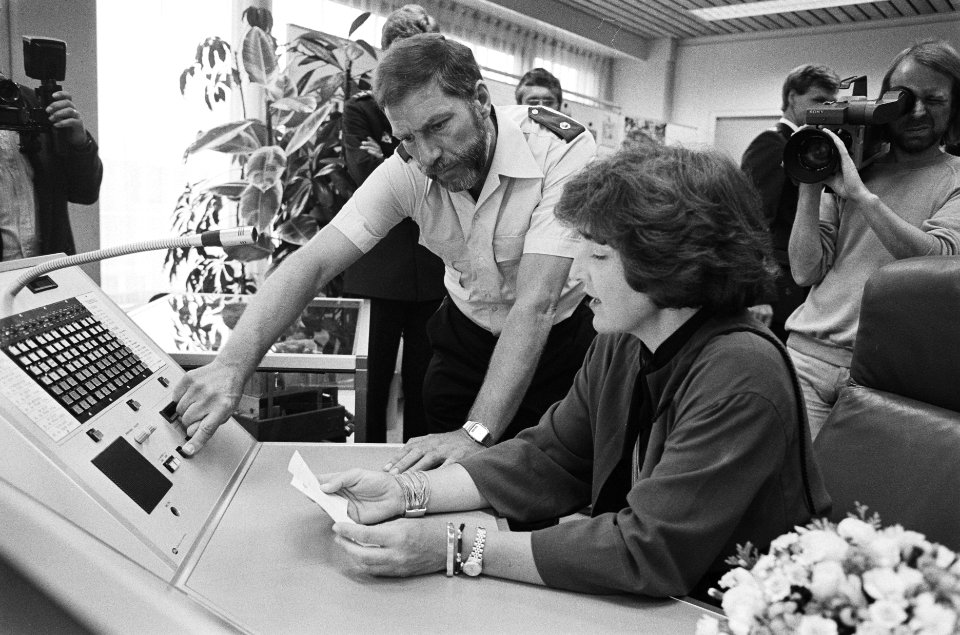 Prinses Margriet opent nieuw hoofdbureau van politie in Utrecht Prinses Margrie, Bestanddeelnr 933-3452