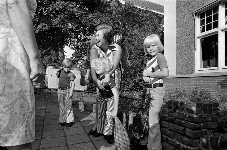 Prinsjes Constantijn, Johan Friso en Willem Alexander weeer naar school in Baarn, Bestanddeelnr 927-3947