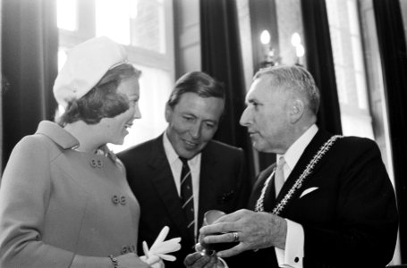 Prinsessen, prinsen, burgemeesters, Beatrix, prinses, Claus, prins, Höppener, R., Bestanddeelnr 920-4148