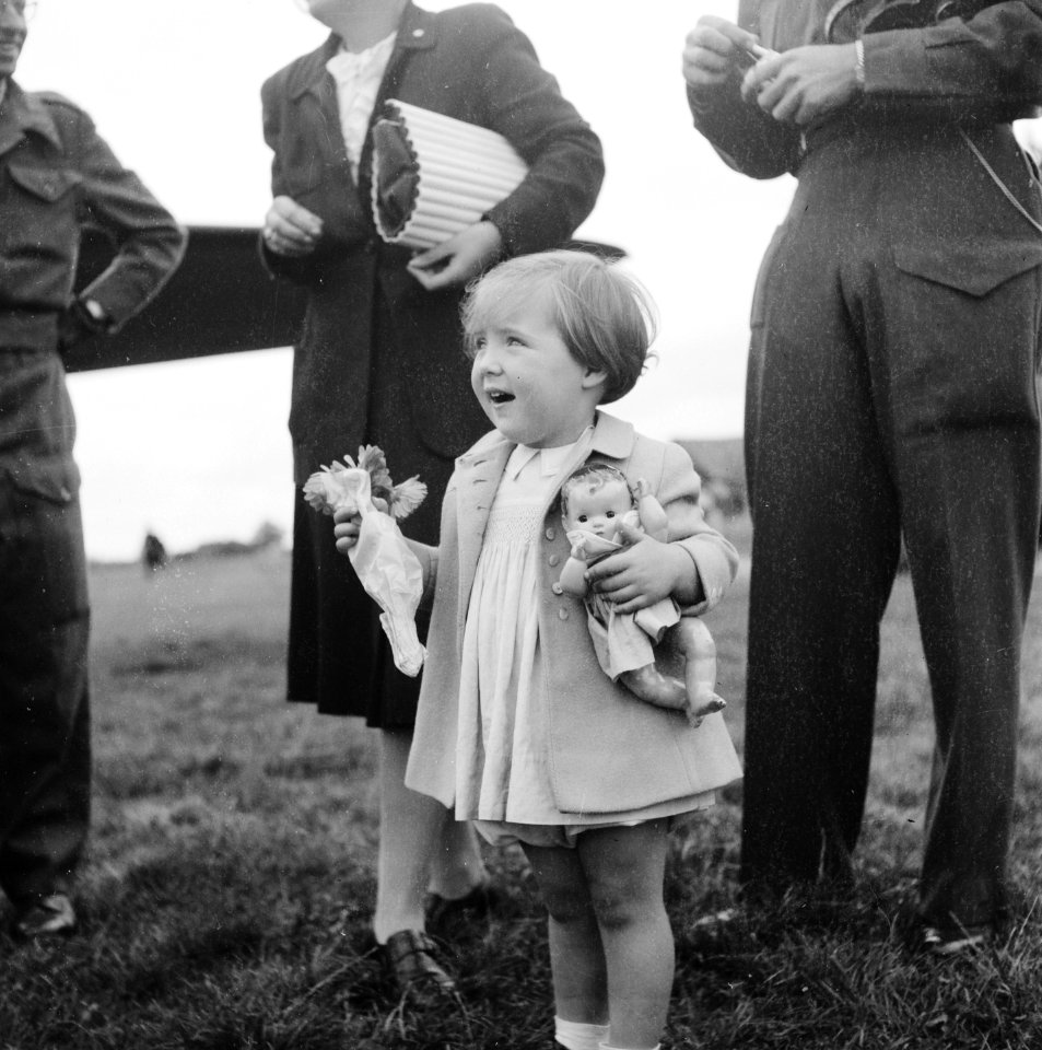 Prinses Margriet met pop, Bestanddeelnr 900-6110