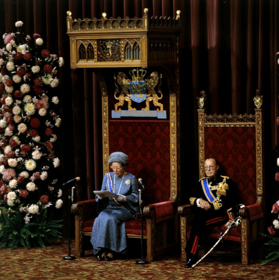 Prinsjesdag, opening Staten Generaal Koninklijk Paar tijdens voorlezen Troonre, Bestanddeelnr 254-9316