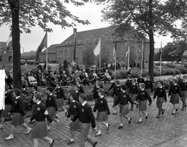 Prinses Beatrix poliomars in Breda, verschillende groepen defileerden, Bestanddeelnr 914-0324