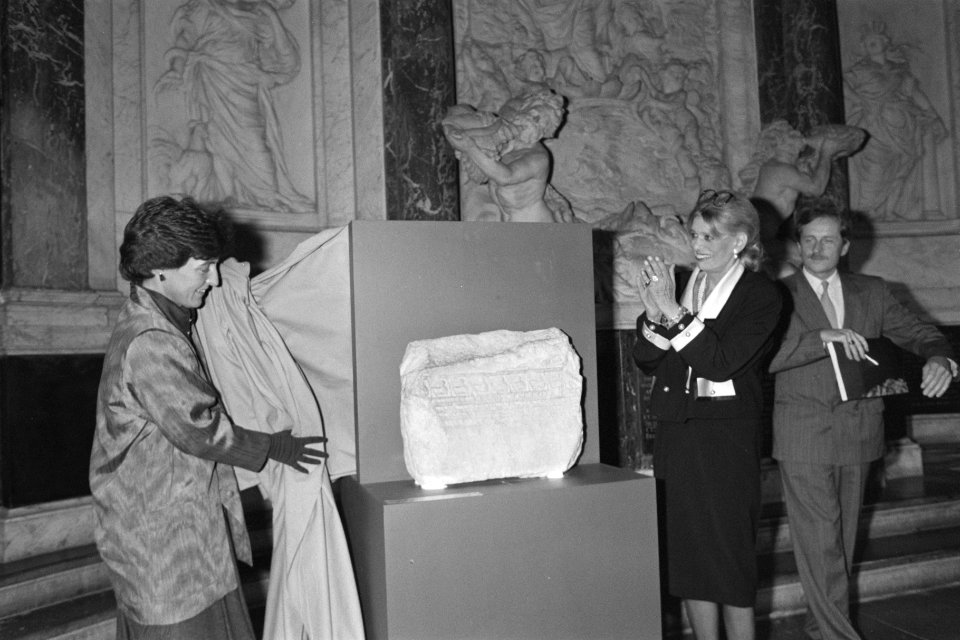 Prinses Margriet opent Griekenland en de zee met minister Melina Mercouri, Bestanddeelnr 934-1157