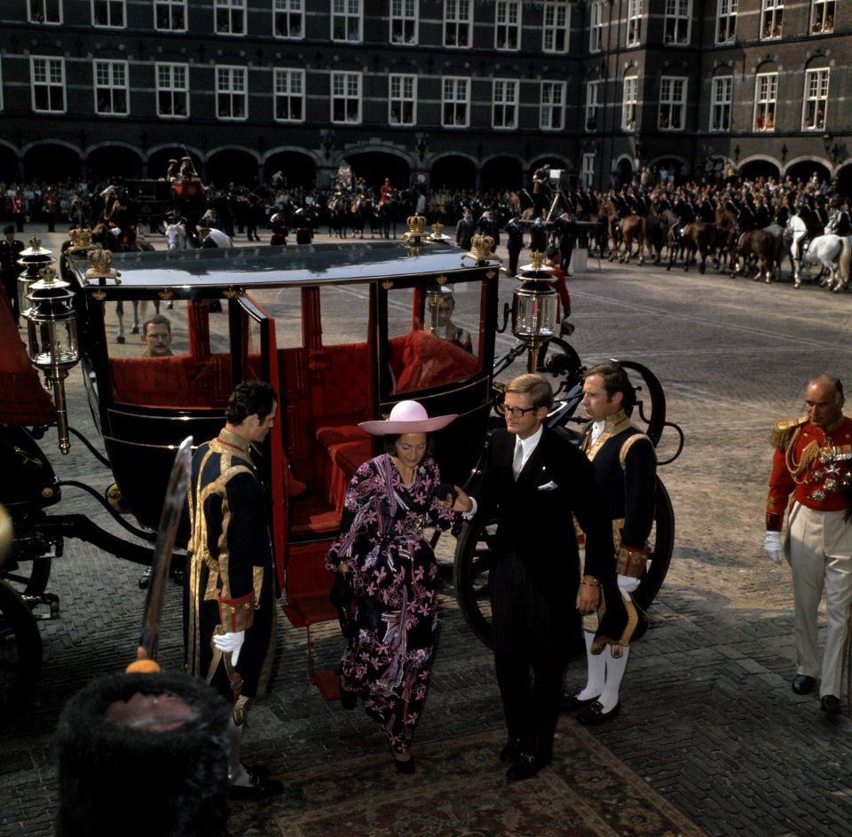 Prinses Margriet en Pieter van Vollenhoven bij de Ridderzaal op Prinsjesdag, Bestanddeelnr 254-9235