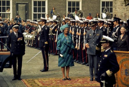 Prinsjesdag 1974, niet in Gouden Koets i.v.m. gijzeling koningin Juliana komt ui, Bestanddeelnr 254-9596