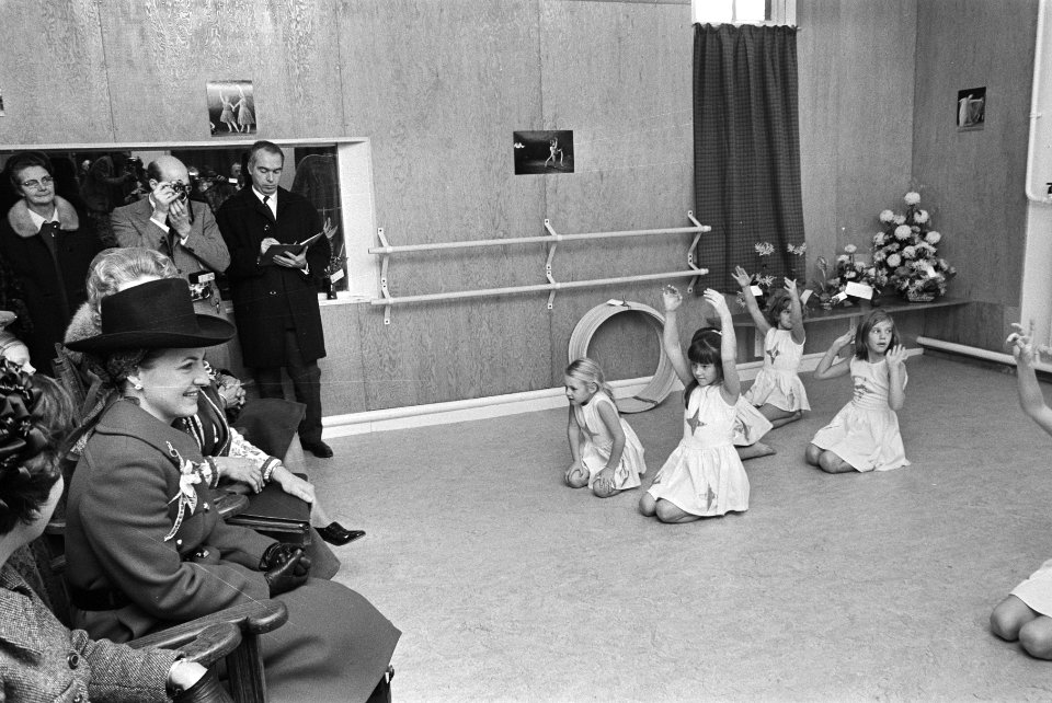 Prinses Margriet opent Instituut voor Muziekheilkunde en Bewegingsleer , Vlaardi, Bestanddeelnr 924-0427