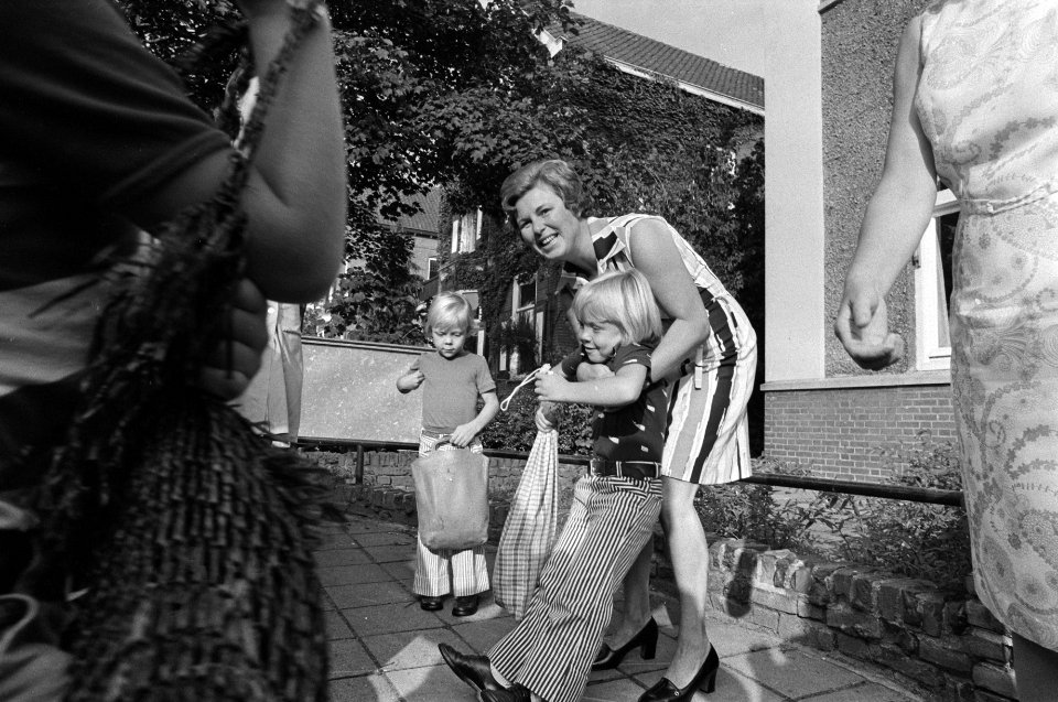 Prinsjes Constantijn, Johan Friso en Willem Alexander weeer naar school in Baarn, Bestanddeelnr 927-3945