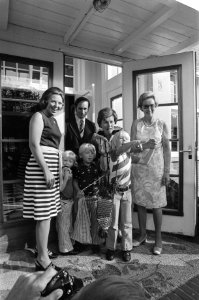 Prinsjes Constantijn, Johan Friso en Willem Alexander weeer naar school in Baarn, Bestanddeelnr 927-3949