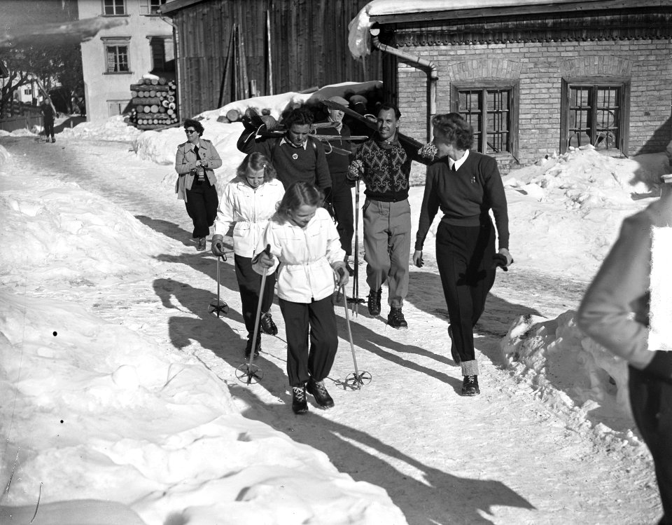 Prinsesjes in Tirol (Sankt Anton), Bestanddeelnr 903-2285