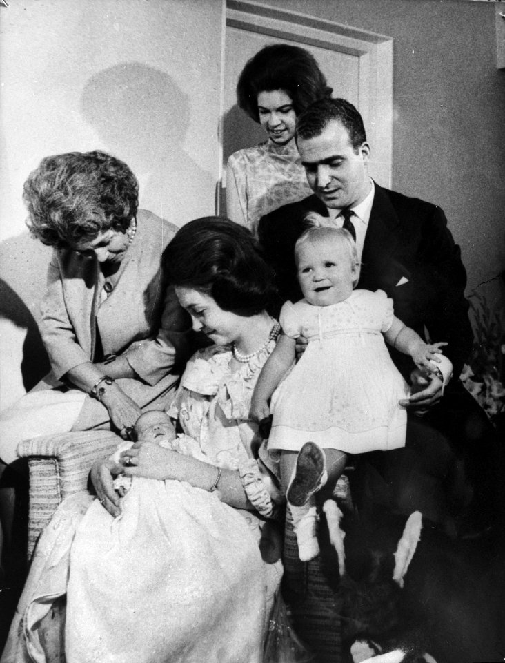 Prinses Sophie en Prins Juan Carlos , v.l.n.r. Koningin moeder Frederika van Gri, Bestanddeelnr 917-8751