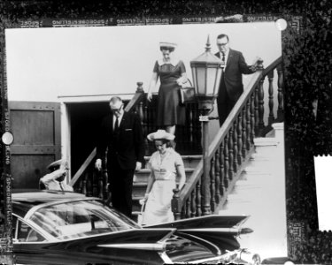 Prinsessen Irene en Margriet in Curacao op trap gouverneursgebouw, Premier Jonkh, Bestanddeelnr 914-1008