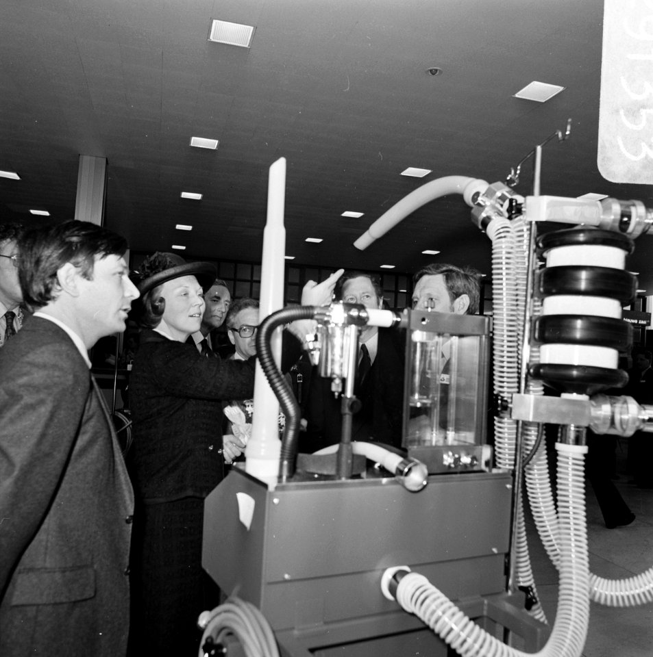 Prinsessen, openingen, conferenties, dierenverzorging, Beatrix (kroonprinses Ned, Bestanddeelnr 929-1353