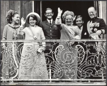 Prinsjesdag 1968. Na afloop van de troonrede vertrok het koninklijk gezelschap …, Bestanddeelnr 019-1171