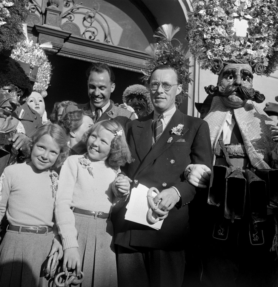Prinsesjes en Prins Bernhard bij Sch.Laufen Tirol, Bestanddeelnr 903-2401