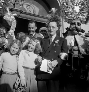 Prinsesjes en Prins Bernhard bij Sch.Laufen Tirol, Bestanddeelnr 903-2401