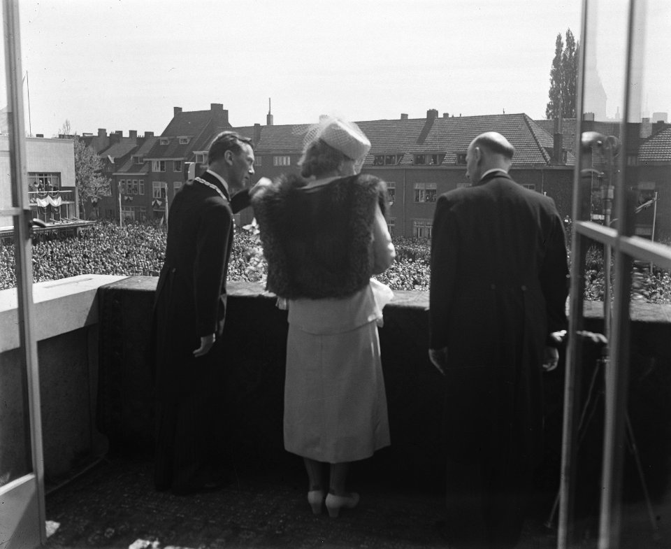 Prinses op balkon, Bestanddeelnr 902-7129