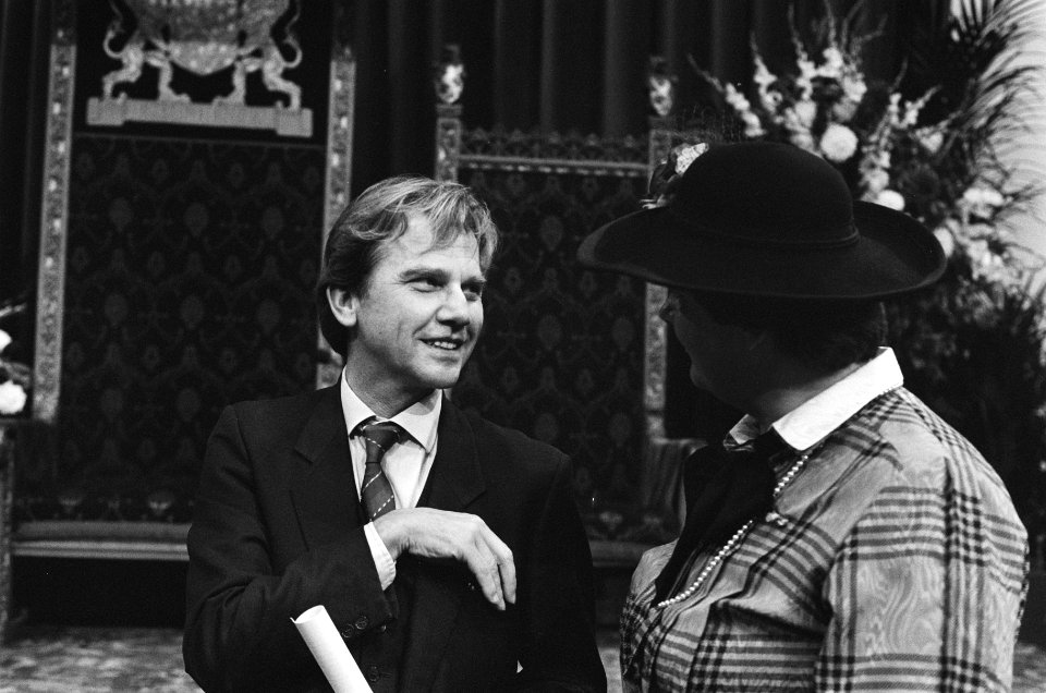 Prinsjesdag 1985, Willem Nijholt in de Ridderzaal in gesprek met Erica Terpsra, Bestanddeelnr 933-4275