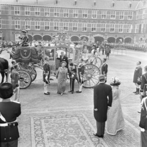Prinsjesdag Opening Staten Generaal , Den Haag Binnenhof. koningin Juliana en, Bestanddeelnr 922-7936