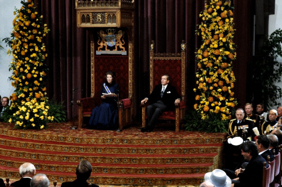 Prinsjesdag 1984 Koningin Beatrix en Prins Claus tijdens de Troonrede in de Rid, Bestanddeelnr 253-8879