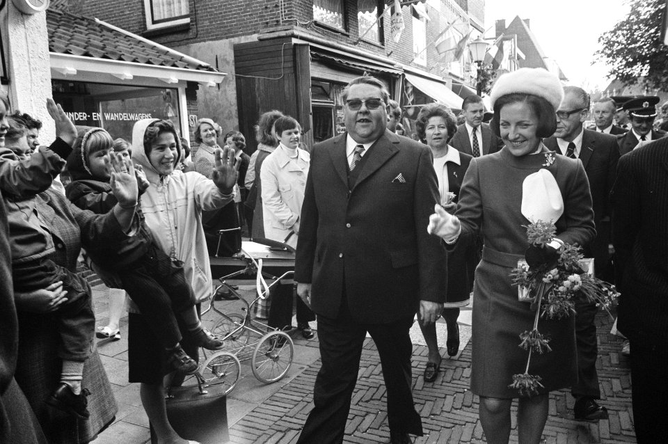 Prinses Margriet opent gezondheidscentrum in Wassenaar, aankomst, Bestanddeelnr 925-9489