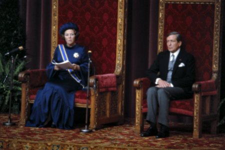 Prinsjesdag 1980 Koningin Beatrix leest Troonrede (close), en Prins Bernhard, Bestanddeelnr 253-8393