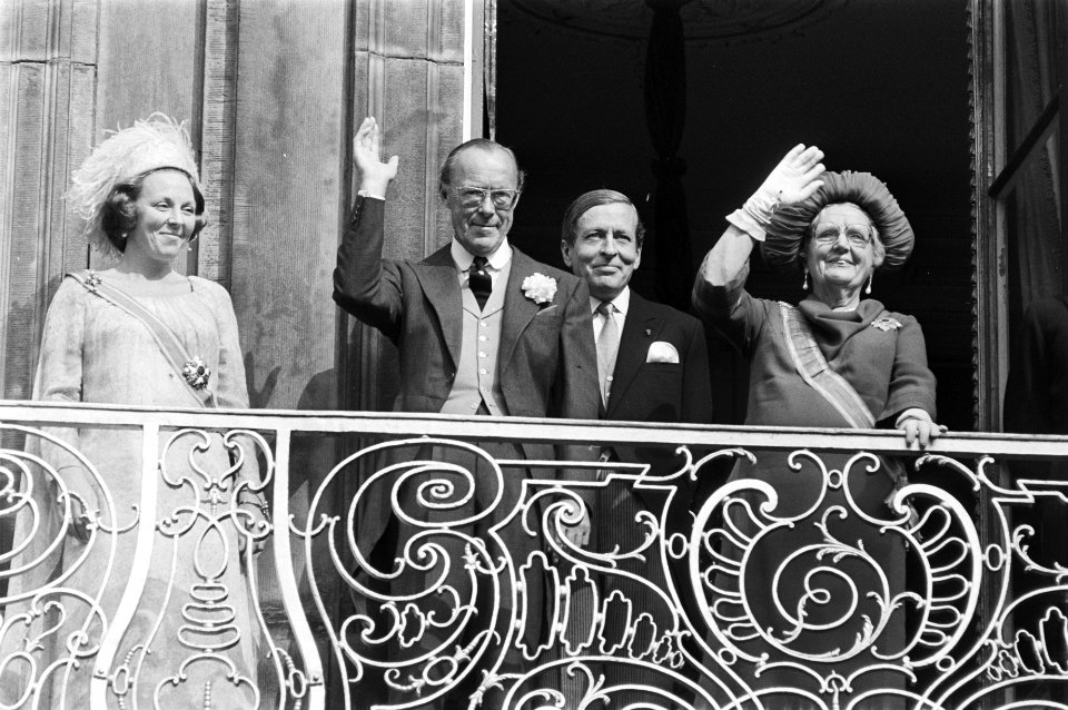 Prinsjesdag 1976, Koninklijke familie op balkon Paleis Lange Voorhout, Bestanddeelnr 928-7914