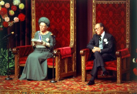 Prinsjesdag, troonrede Koningin Juliana en prins Bernhard in de Ridderzaal, din, Bestanddeelnr 010-0578