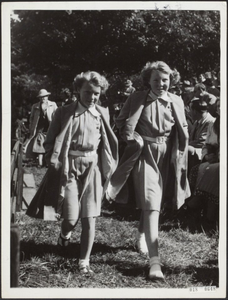 Prinsessen Irene en Beatrix bij paardensportevenement, Bestanddeelnr 018-0648